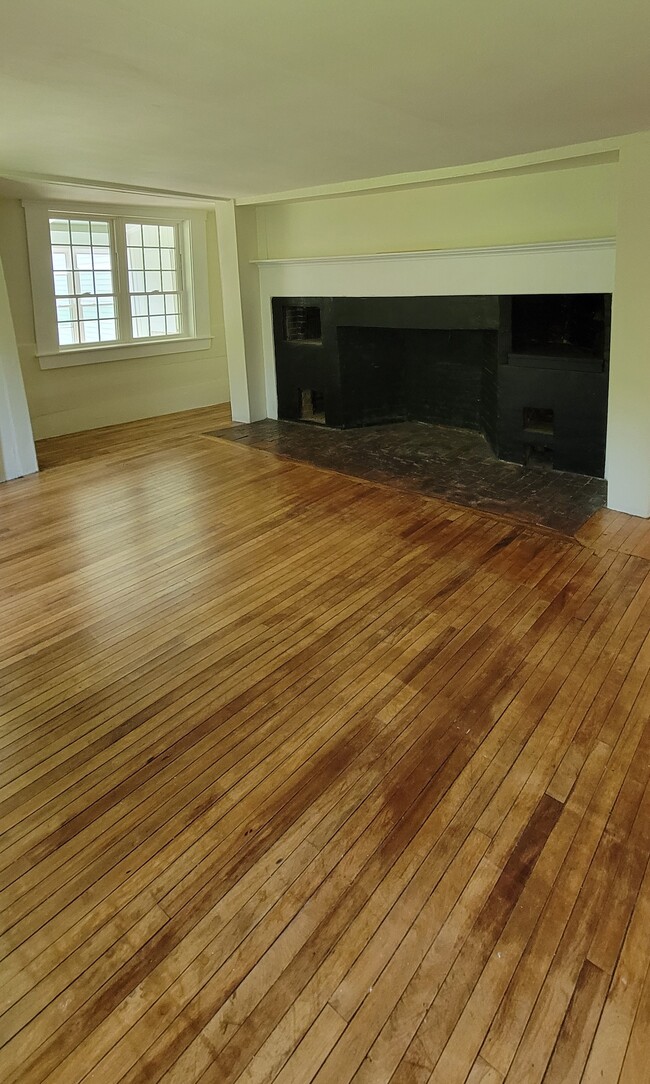 Building Photo - 45 Elm St