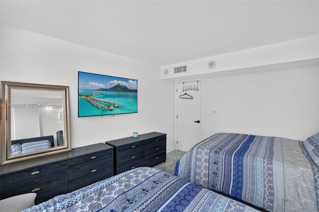 Building Photo - 3113 S Ocean Dr