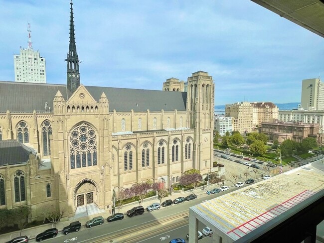 Building Photo - Iconic Gramercy Towers! 2 Story 2BR/2.5BA! 1,745SqFt!  VIEWS! Pool! Fitness! Pet! Parking!  Laund...