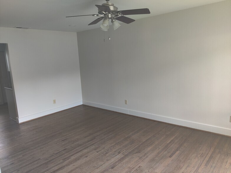 Living Room - 1875 Montclaire Ln