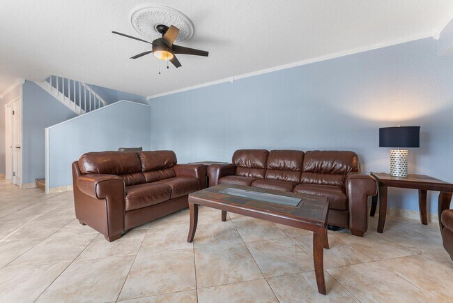 Building Photo - 1806 18th Ct