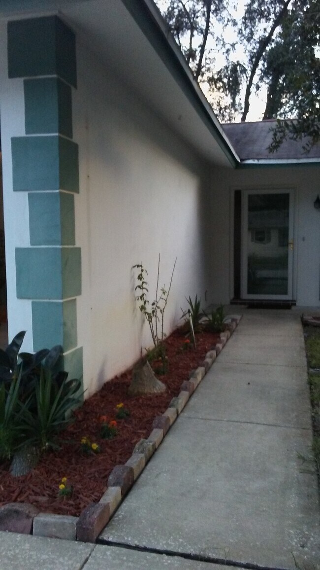 Building Photo - 8610 Winding Wood Dr