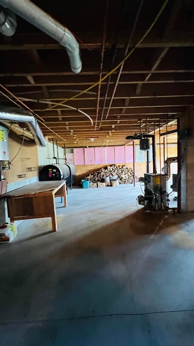 Building Photo - 1310 Main Rd