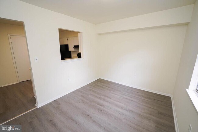 Building Photo - 802 College Ln