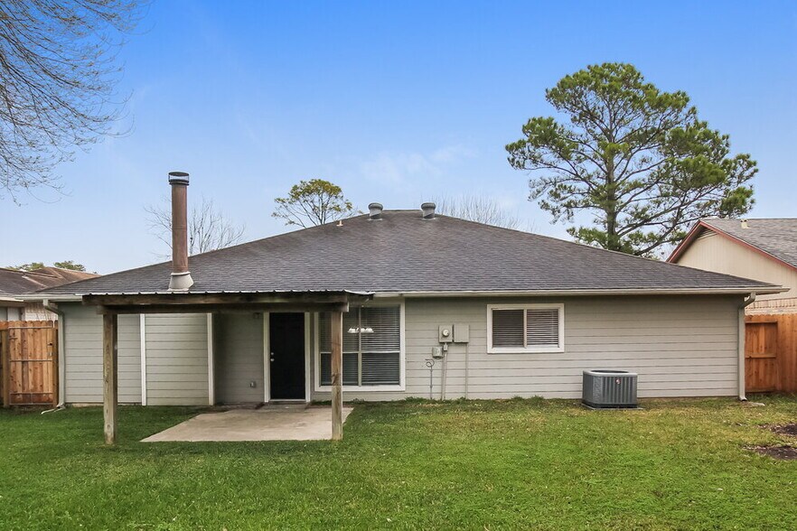 Building Photo - 2138 Pilgrims Point Dr