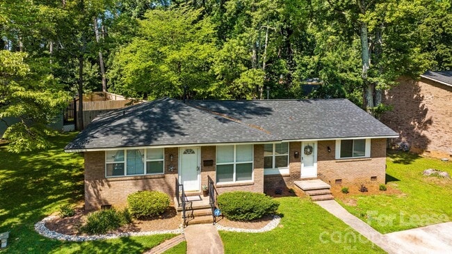 Building Photo - 3315 Erskine Dr