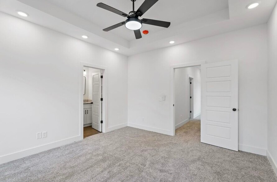 Building Photo - 2142 18th Ave N