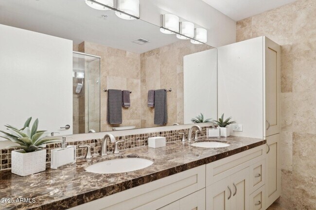 Building Photo - 7151 E Rancho Vista Dr