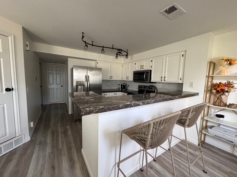 Kitchen - 13781 E Lehigh Ave