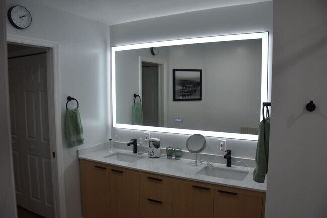 Building Photo - 3/2 Home in The Reserve