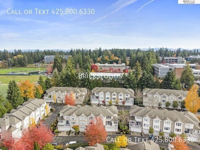 Building Photo - Prime Bellevue Location – Parkside Townhom...