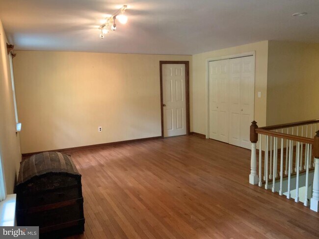 Building Photo - 413 Fruit Farm Rd