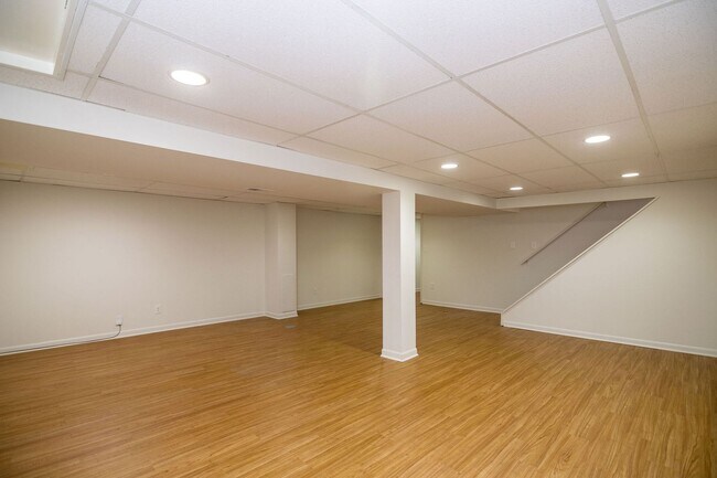 Building Photo - 2630 Glenbrook Ct