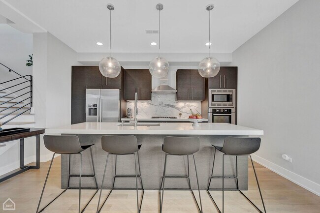 Building Photo - 1312 W Madison St