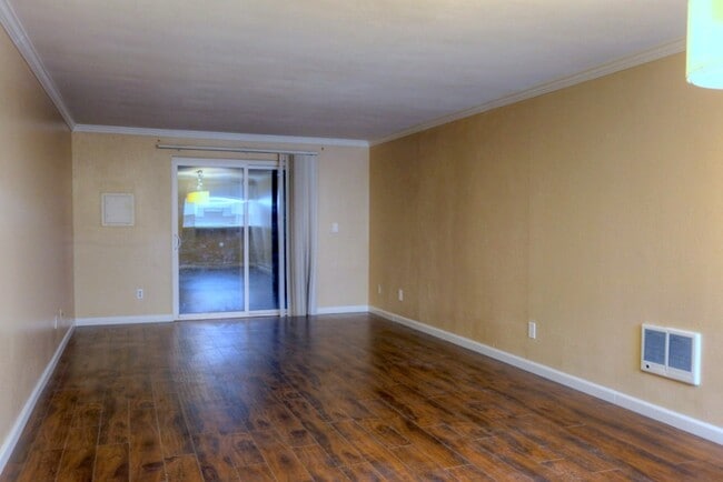 Building Photo - Condo for Rent in Bellevue Area! FRIST MONTH RENT FREE!