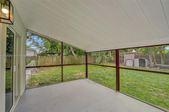 Building Photo - 21021 NE 13th Pl