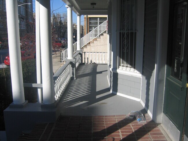 Building Photo - 16 46th St