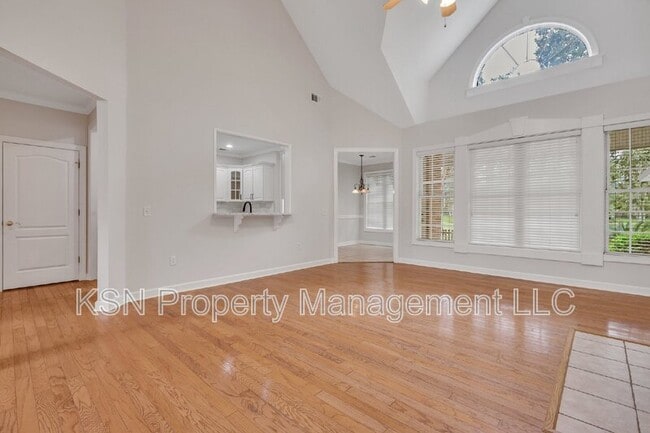 Building Photo - 5 Southernwood Pl