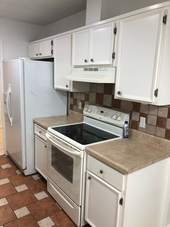 Building Photo - Charming 3-Bedroom, 2-Bathroom Home with Sunroom & Flex Room