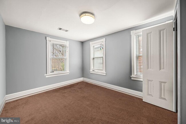 Building Photo - 368 W Ridge Pike