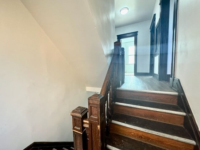 Building Photo - 301 W McMillan St