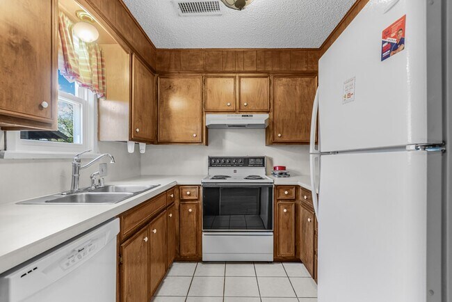 Building Photo - 1405 W Tennessee Ave