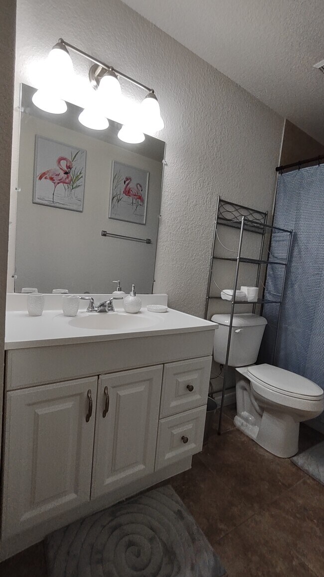 Building Photo - 1519 W 17th St