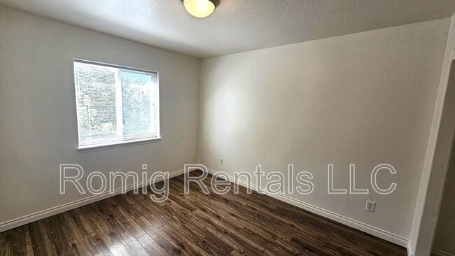 Building Photo - 1817 NE 88th Cir
