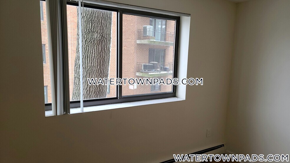 Building Photo - 245 Main St