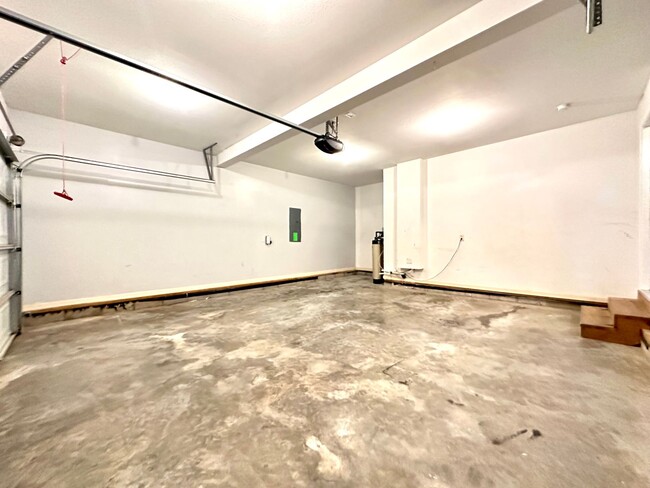 Building Photo - 1192 Meachem Dr