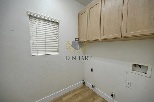 Building Photo - 6083 E Andrews Ave