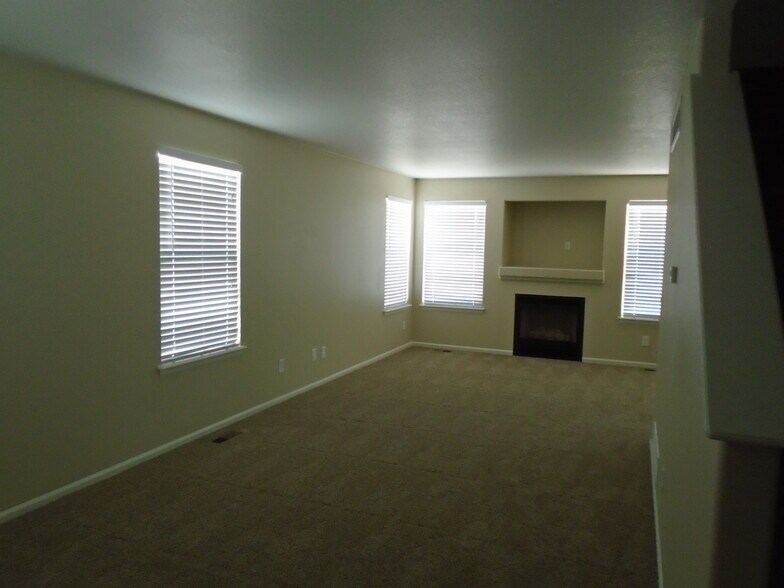 Building Photo - 1020 Quail Cir