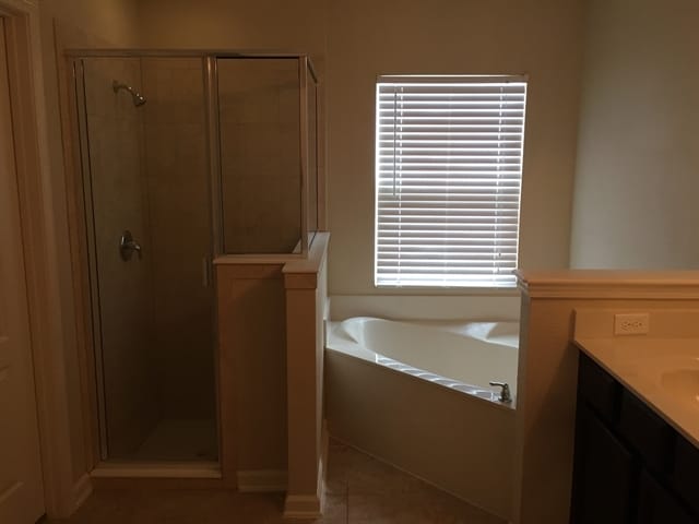 Building Photo - 372 W New England Dr