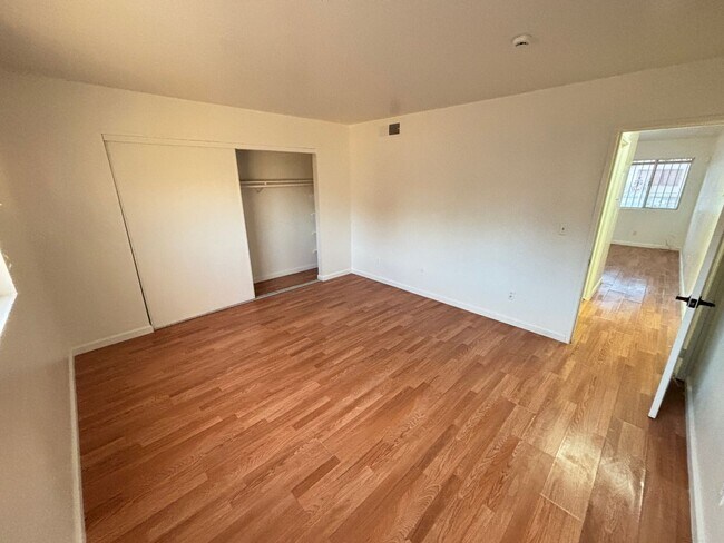 Building Photo - 4765 Thunderbolt Ave