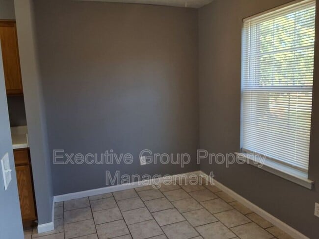 Building Photo - 145 Pointers Ct