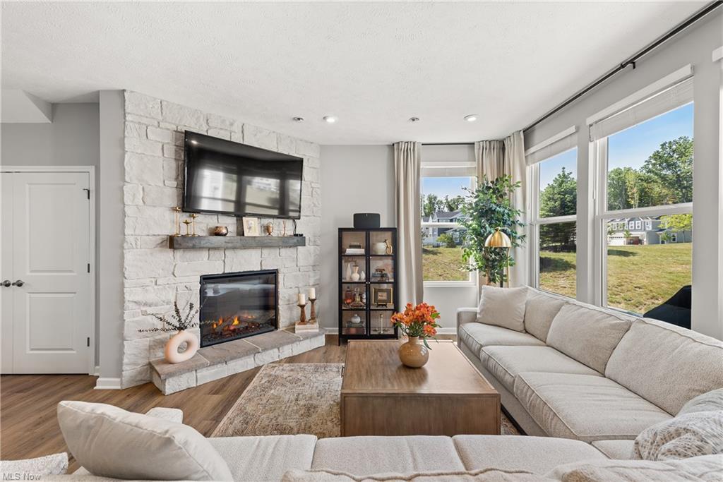 Building Photo - 798 N Greenway Dr