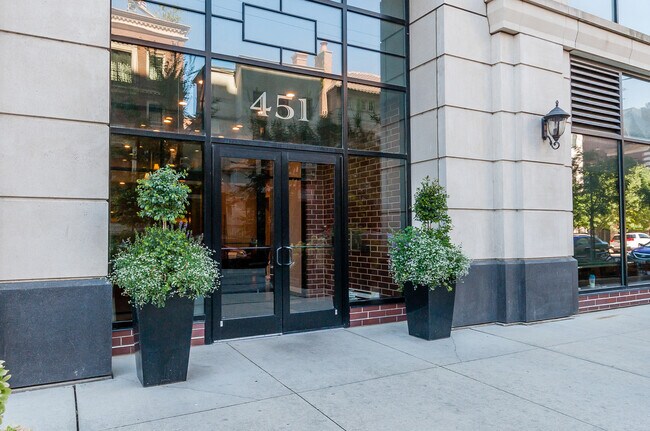 Building Photo - 451 W Huron St