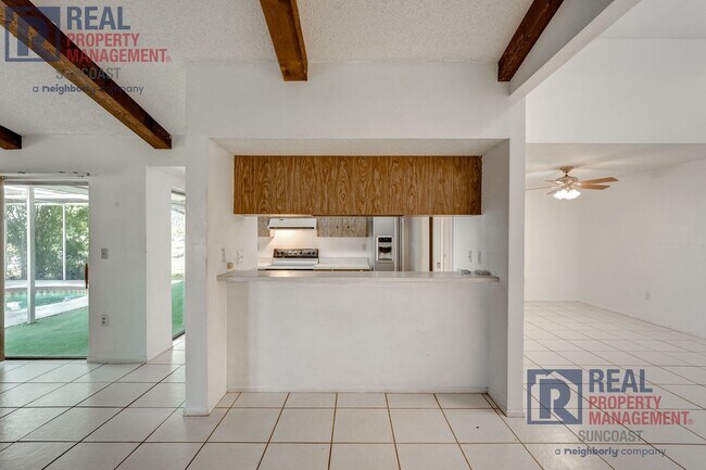 Building Photo - 1370 Palmwood Dr