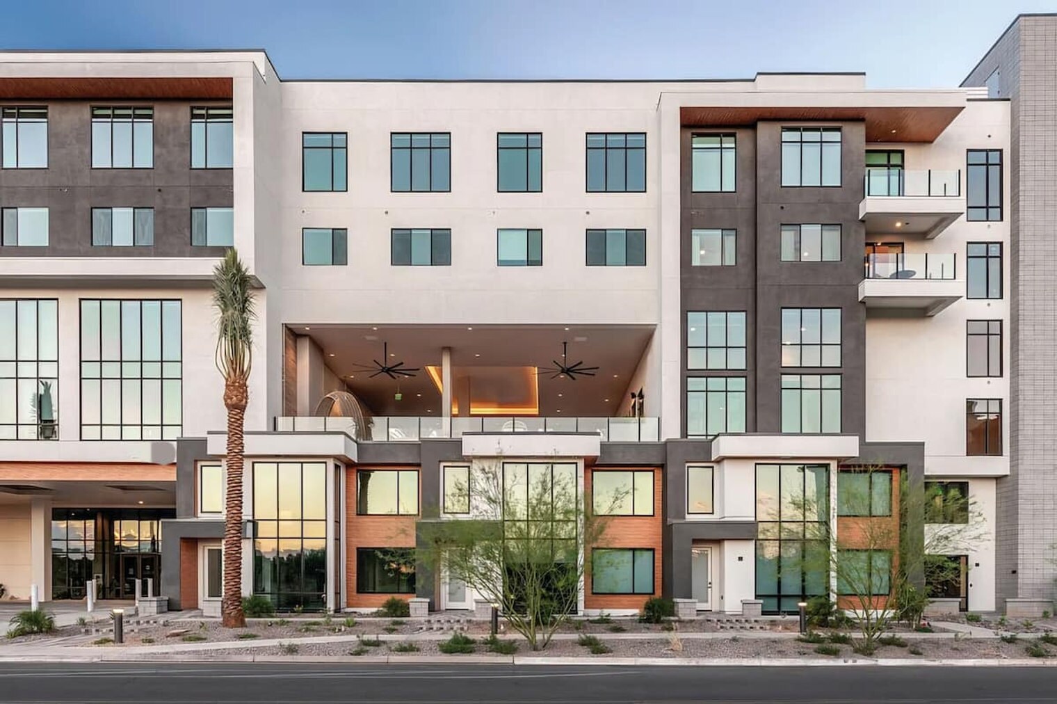 Building Photo - 15825 N 71st St