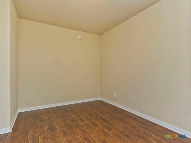 Building Photo - 335 Rachel St