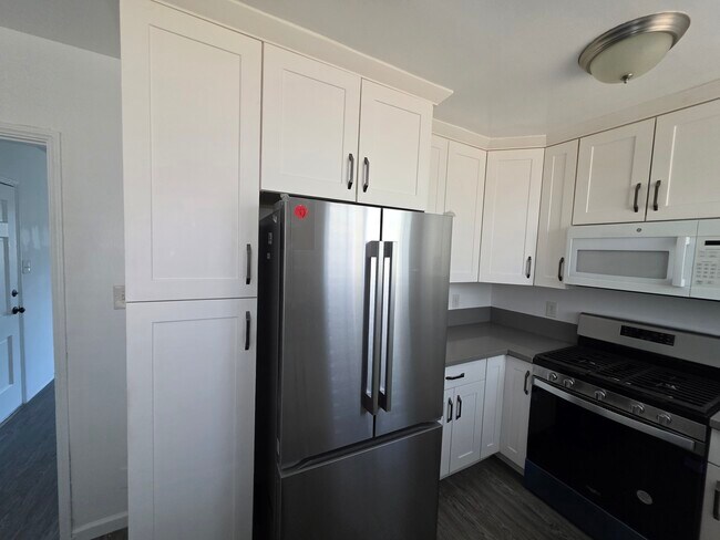 Building Photo - 1349 W 35th Pl