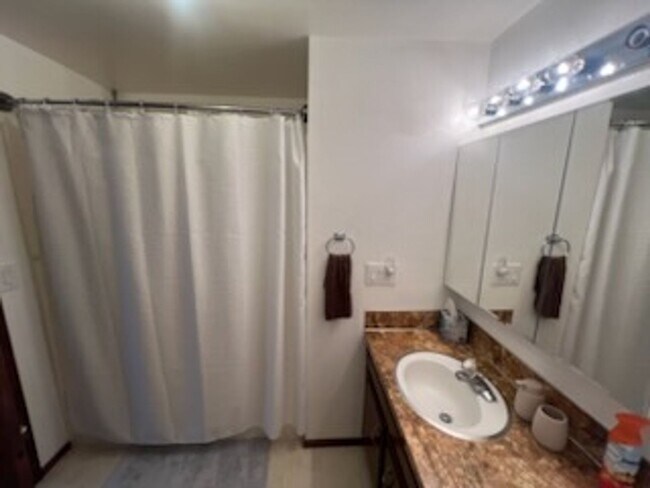 Building Photo - 3-Bedroom, 2-Bath Home Convenient Location...