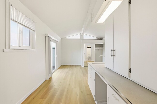 Building Photo - 1 BLOCK TO THE BEACH! COMPLETELY REMODELED 2BD/2BA OCEAN BEACH UNIT WITH TANDEM PARKING! $4,795/MO