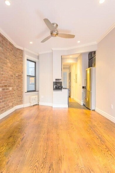 Building Photo - AVE. B