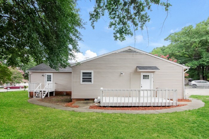 Building Photo - 906 N Broad St