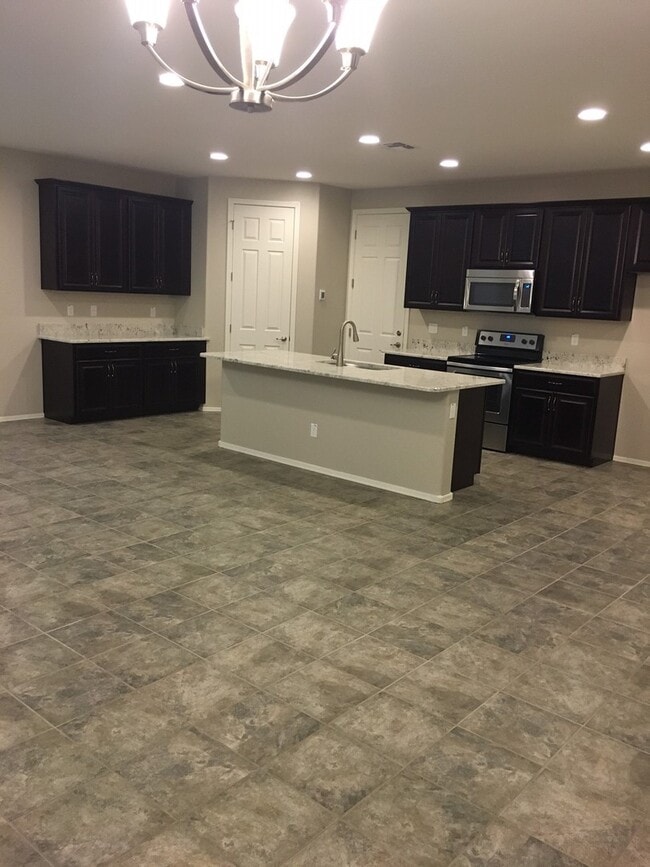 Building Photo - NEWER Beautiful Home in Fire Rock Villas!!