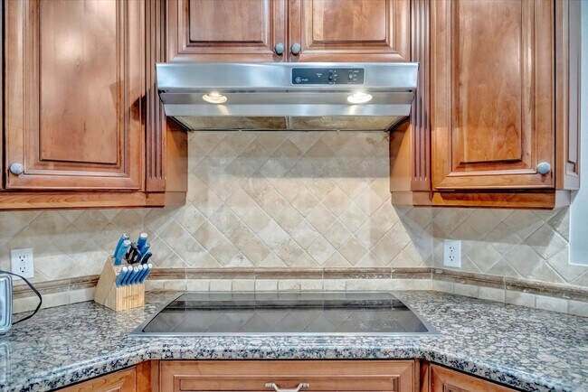 Building Photo - 6406 Gulf Dr