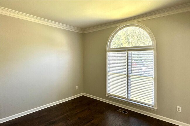 Building Photo - 2020 Bentwood Ct