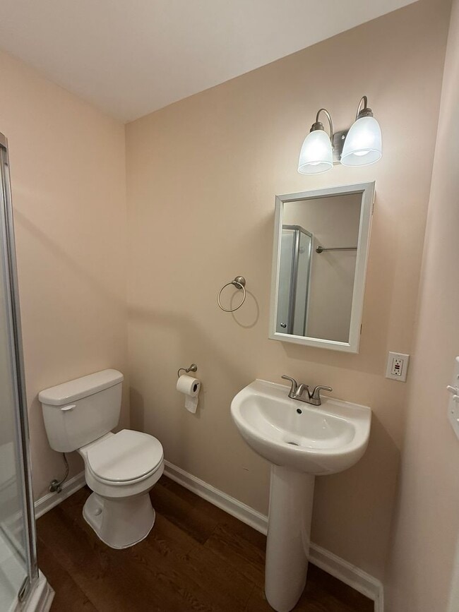 Building Photo - 3 Bedrooms, 1.5 Baths, Ranch in North Roan...