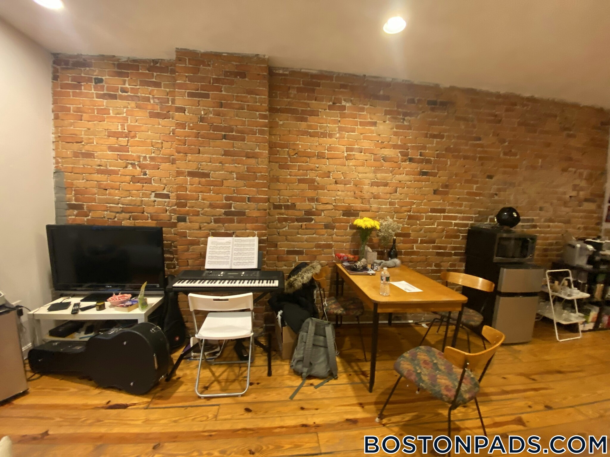 Building Photo - 216 Hemenway St